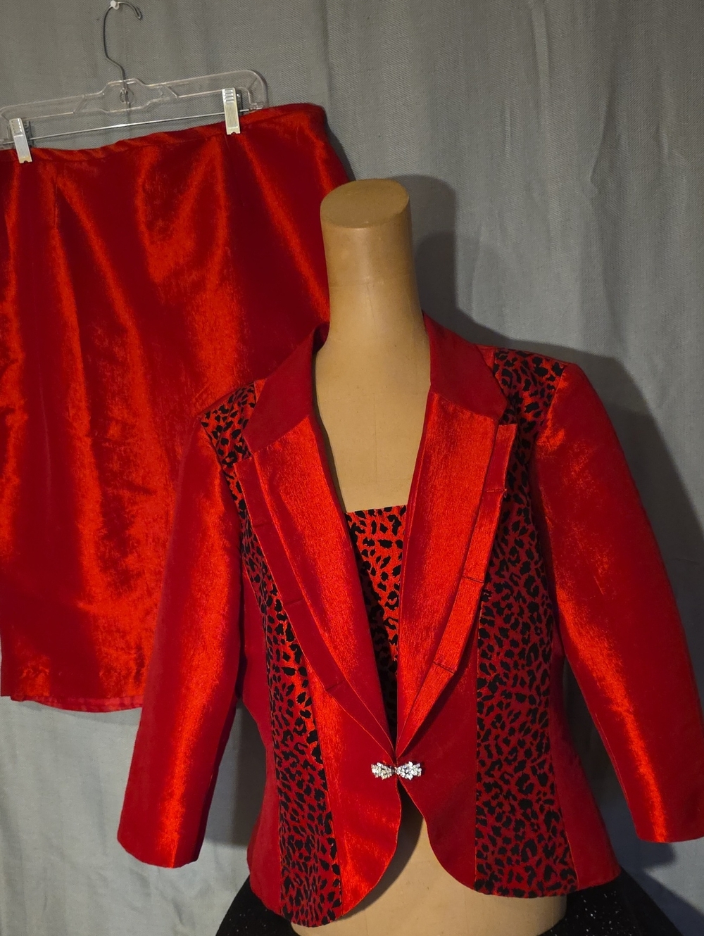 Nicollette Suit - Picture 1 of 7